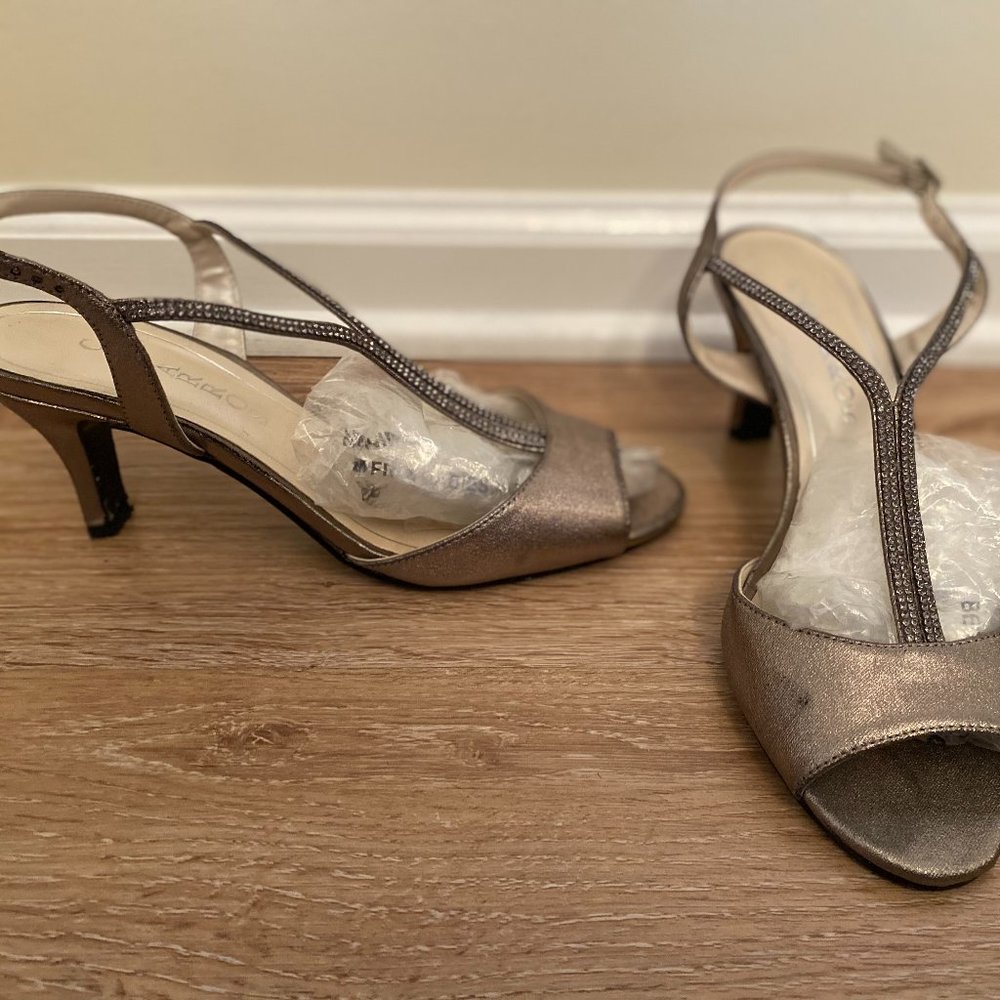 Caparros Formal Metallic Silver Strappy Heel Sz 9